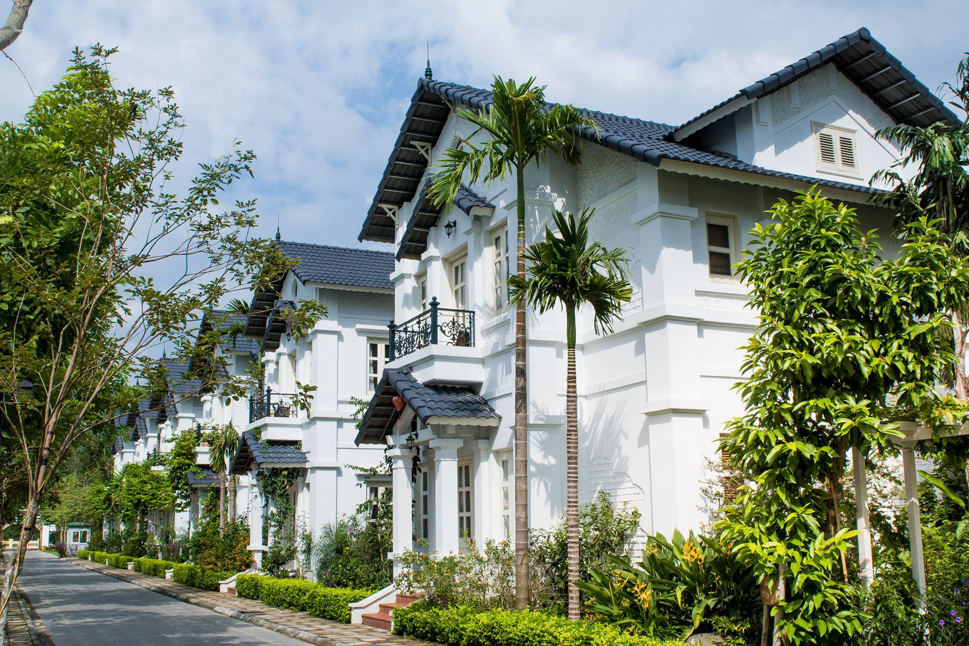 Combo Du lịch Vườn Vua Resort - Biệt thự Phố Tây - French Villas