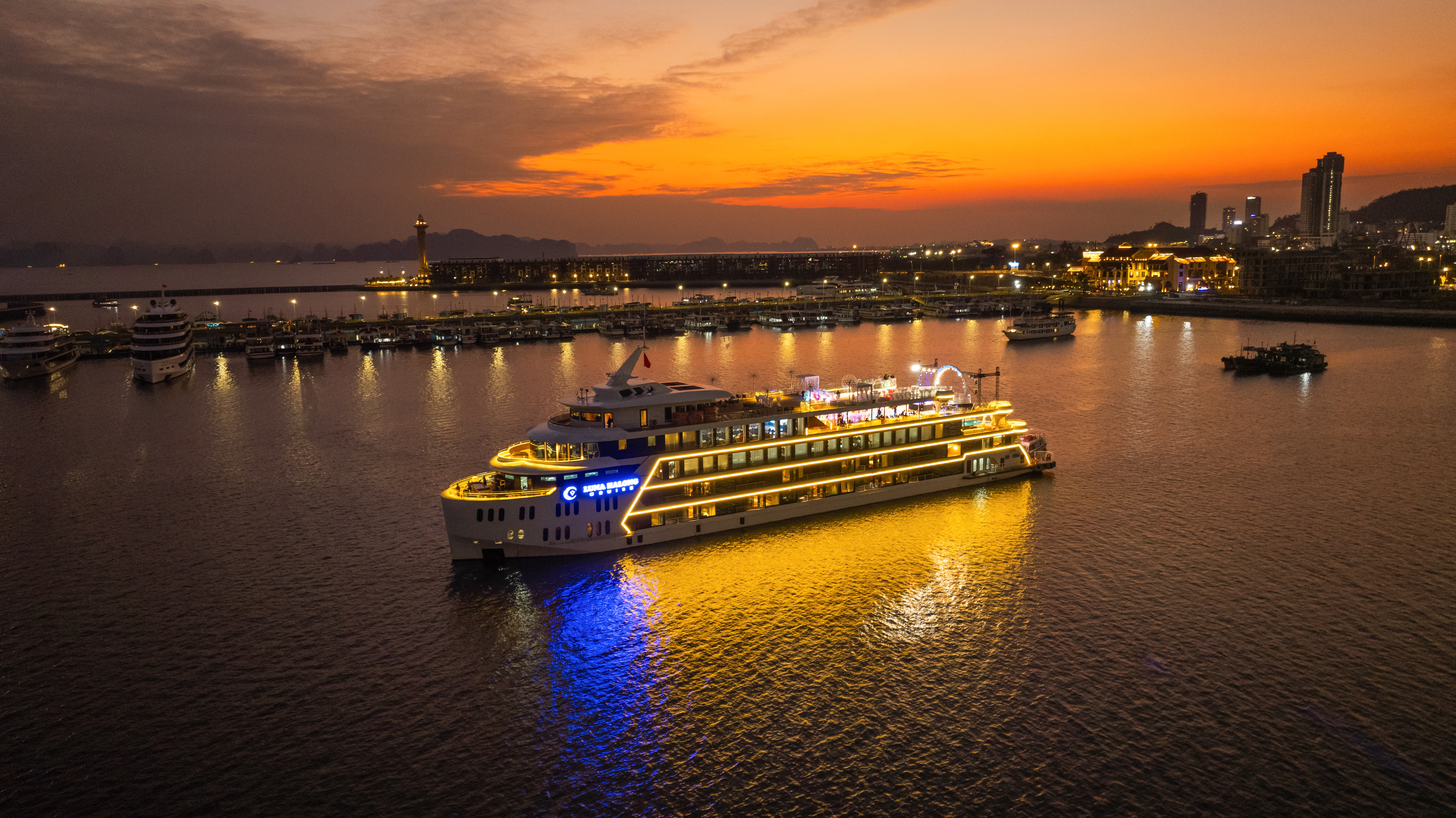 Du thuyền Luna Halong Day Cruise