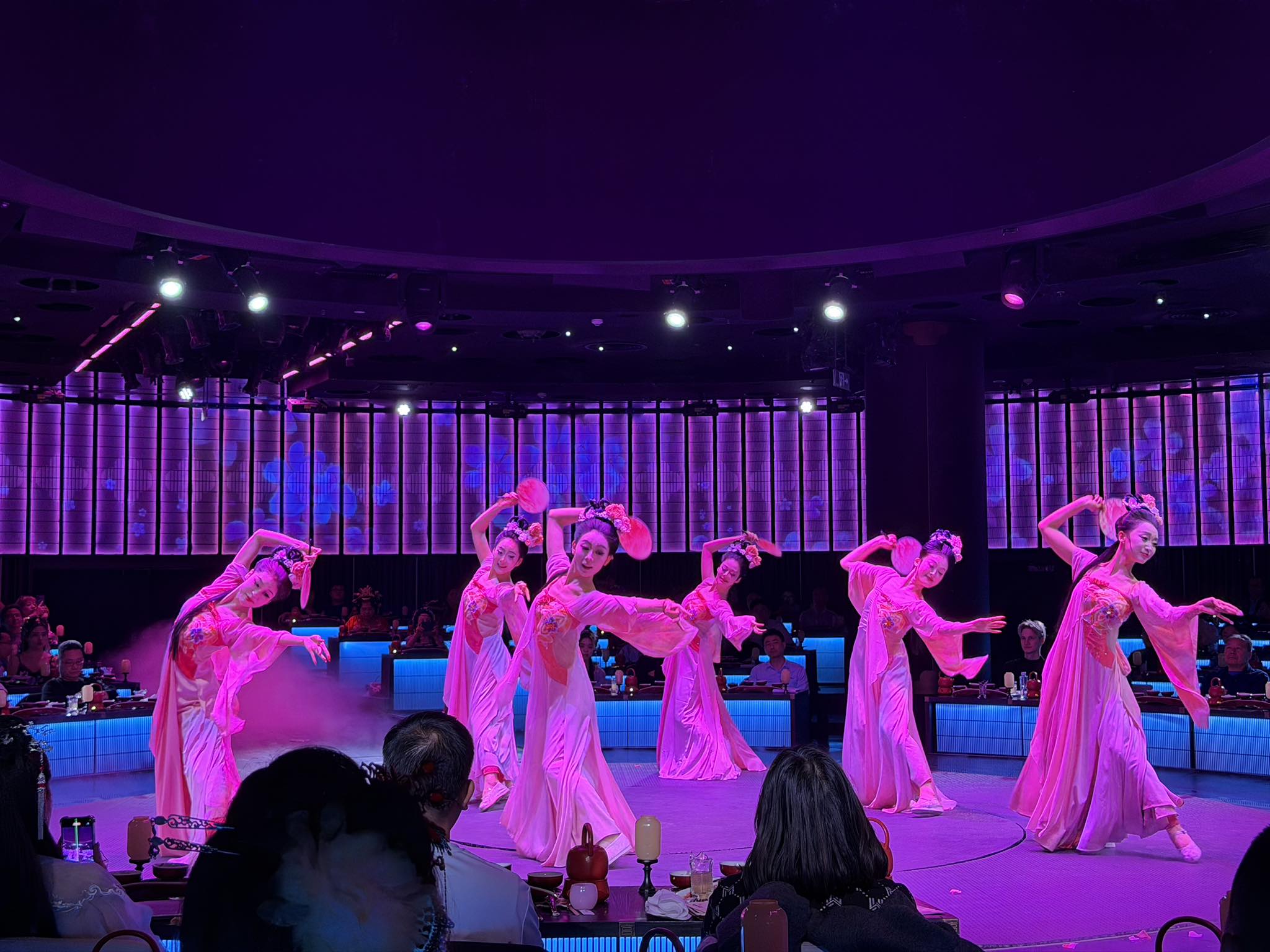 CUNG YẾN TRUNG HOA: ĐẠI TIỆC 