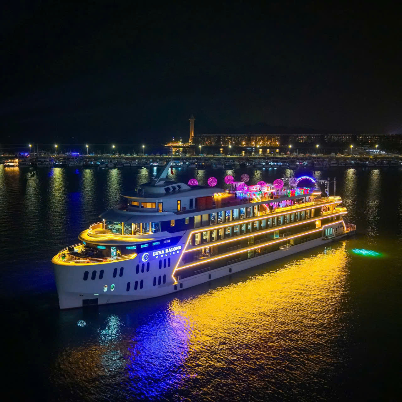 Du thuyền Luna Halong Dinner Cruise